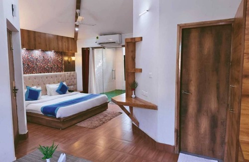 Bail Parao Hotel | Royals Moonlight Resort