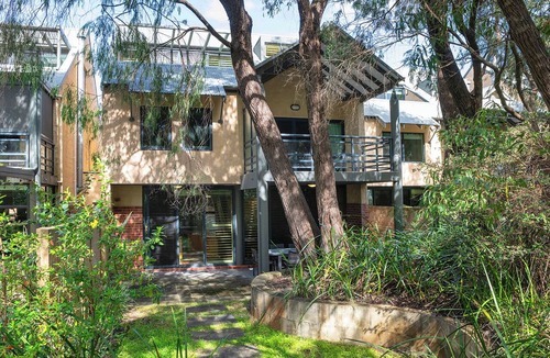 Broadwater Apartment | Sebels Beach Front Bungalow