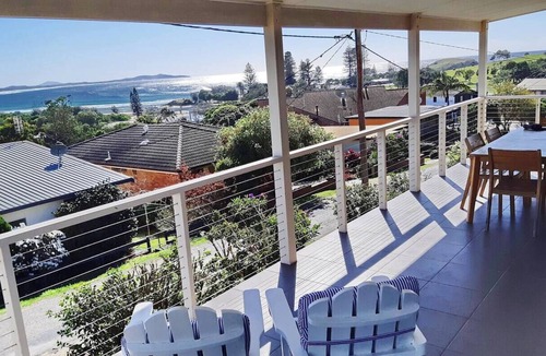 Crescent Head House | Shellseekers - easy walk to everything & fabulous views!
