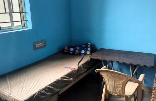 Vyalikaval HBCS Layout Bed & Breakfast | Siri Krishna Gents PG