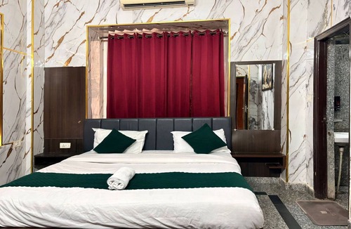 Tapovan Hotel | Situated in the vibrant yet peaceful area of Tapovan.