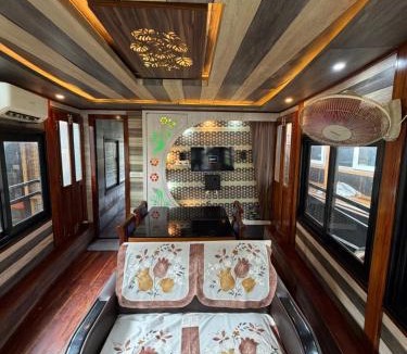 Andhakaranazhy Boat Rental | Skylark houseboats