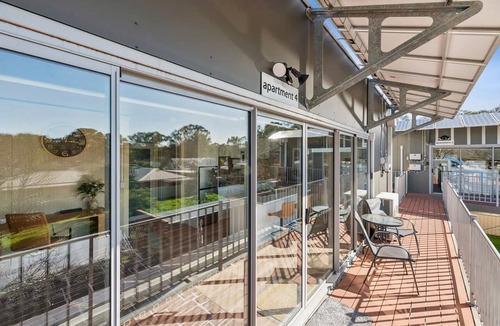 Kangaroo Flat Apartment | Spacious 2BR, 2BTH Unit, Kangaroo Flat