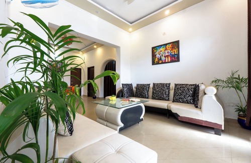 Bullawala House | Spacious 6-bedroom building in marvelous Dehradun with AC