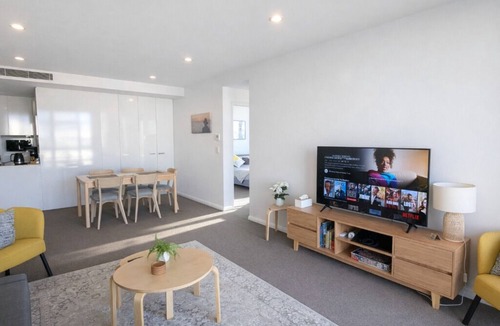 Braddon Apartment | Spacious Central 2BR: King or Twin, Pool, Parking