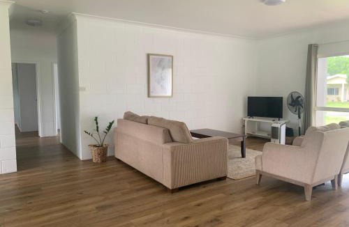 Atherton House | Spacious, Modern & Central