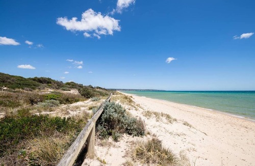 Seaford House | Spacious riverfront beach house getaway