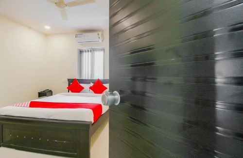 Hyderabad Hotel | SPOT ON Pnd Complex