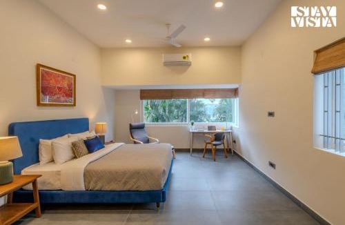 Bengaluru Villa | StayVista at The Lakeshore with Lake View, WiFi, Garden