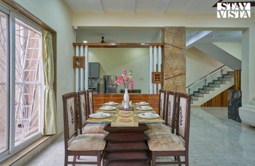 Panchgani Villa | StayVista's Tableland Vista - Hill-View Haven with Jacuzzi & Terrace