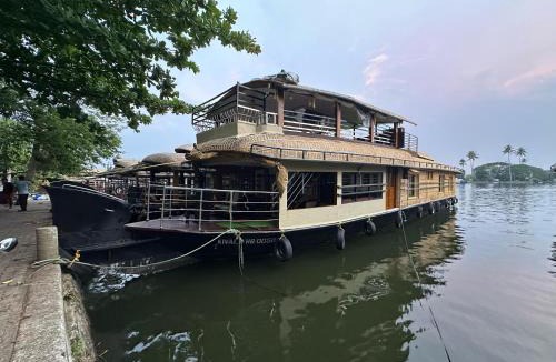 Aryad South Boat Rental | Sunbirds Premium House Boat at Alleppey Backwaters Kerala