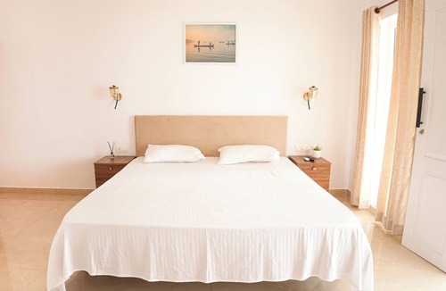 Kumbalangi Bed & Breakfast | Sunset Suite with River View