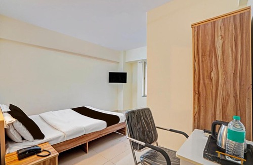 Baner Hotel | Super Collection O Baner Hillview Pune Formerly Siri Lodge