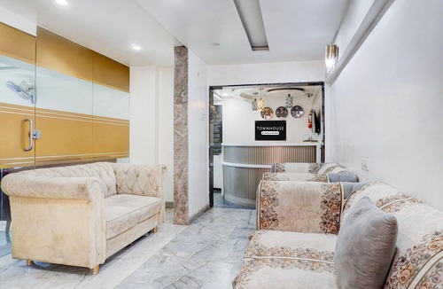 Pune House | Super Deluxe RoomWhite Castle