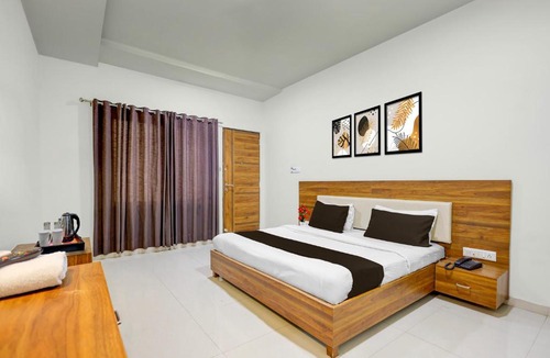 Navsari Hotel | Super Hotel O Navasari Bus Terminal Formerly Jay Shankar