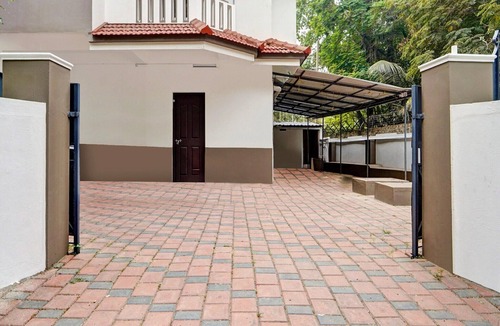 Kozhikode House | Super Hotel O West Hill Mietra Hospital