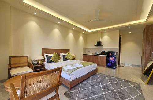 Gurugram Hotel | Superior Studio with Balcony & Kitchenette