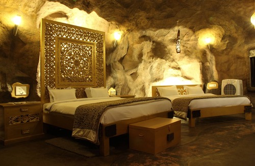 Avarghani Hotel | Tathastu Pench