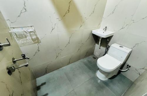 Thiruvananthapuram Apartment | Texas 5 BHK Villa for 22 pax Near Trivandrum airport 2 km padmanabha temple