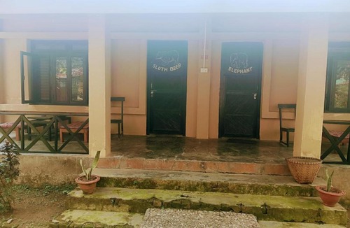 Sauraha Hotel | Tharu Lodge