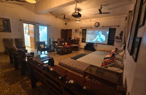 Deolali Villa | The Castle Villa,4BR Family Retreat , Projector,Free Parking,MTDC Approved