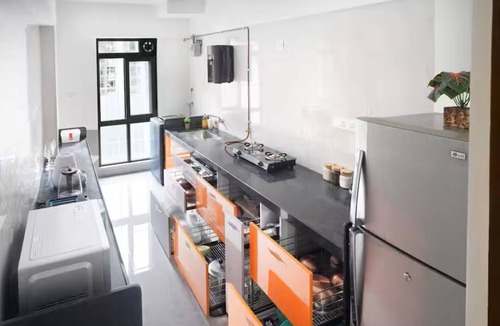 Santacruz Apartment | The Emerald Bloom, 2BHK Apt near Airport,Bkc&NMACC