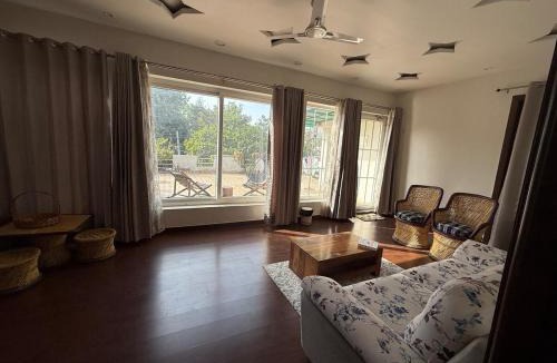 Alwar House | The leaf and Hill