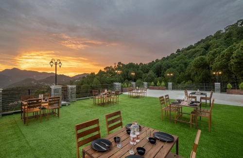Dharampur Apartment | The Luxury Heritage Apartments Live Music Sat