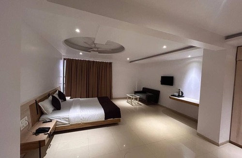 Kadachiwadi Hostel | The Neelam Executive