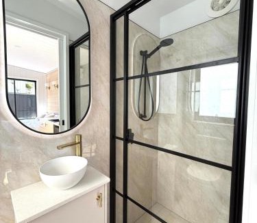 Moorebank House | Tiny Luxe Harmony - Relax & Rejuvenate