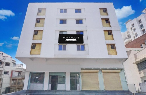 Pune Hotel | Townhouse Ambegaon Road Katraj Formerly White Castle