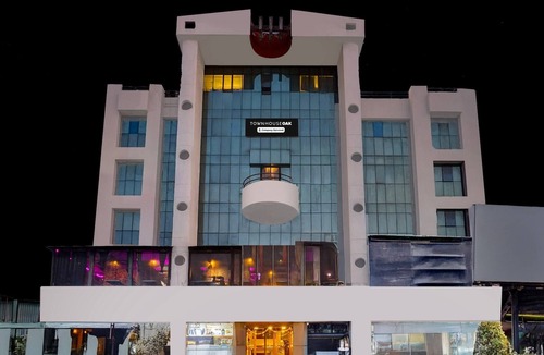Clover Park House | Townhouse Oak Viman Nagar Hotel Cilantro