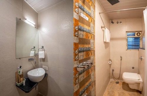 Satara Hotel | Treebo Pushpak