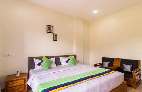 Kakabe Hotel | Treebo The Rove with Swimming Pool