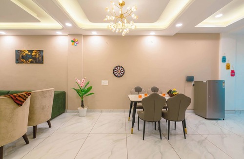 Bullawala Apartment | Tucson 2BHK Forest view by Homeyhuts