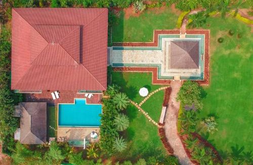 Alibaug Villa | Umber Villa by StayVista - 5BHK Luxurious Villa with a Pvt Pool & Lawn