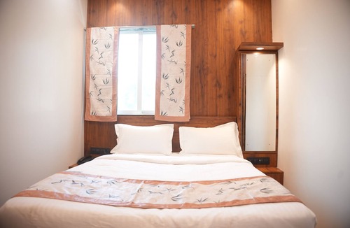 Khalapur Hotel | Venkat's The MOUNTAIN by Redwings