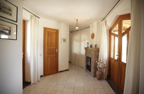 Pali Hill Apartment | Vera