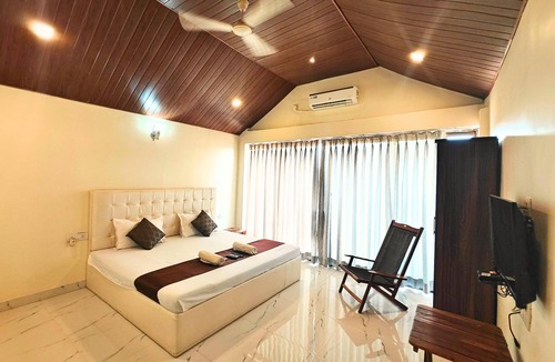 Kadadhe Hotel | Vikas Boat Club & Resort