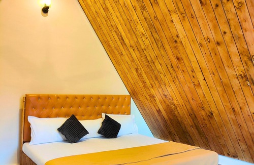 Kadadhe Hotel | Vikas Boat Club & Resort