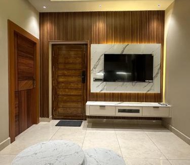 Mayiladuthurai Apartment | Vrs Homestay