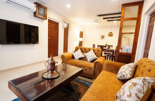 Nishat-Shalimar Apartment | Walisons Homestay Spirea 2 BHK B3