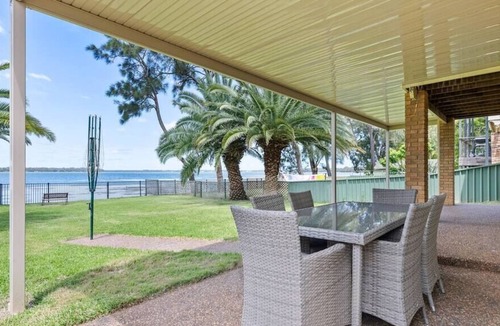 Charmhaven House | Waterfront Paradise/ Charmhaven