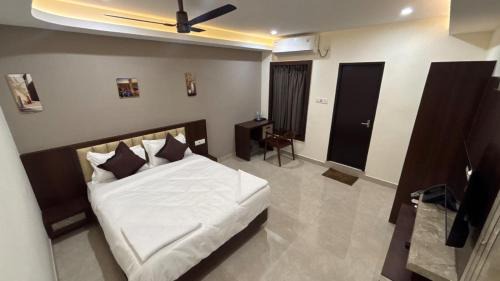 Vadanemelli Hotel | Waves Residency