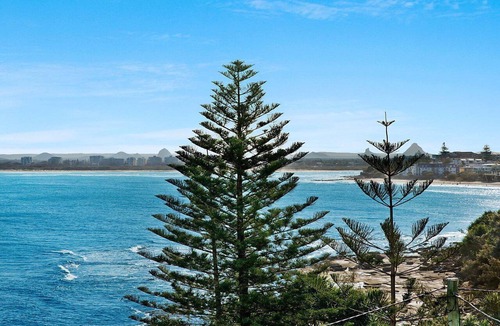Kings Beach Apartment | Wickham Point Unit 6 Kings Beach QLD