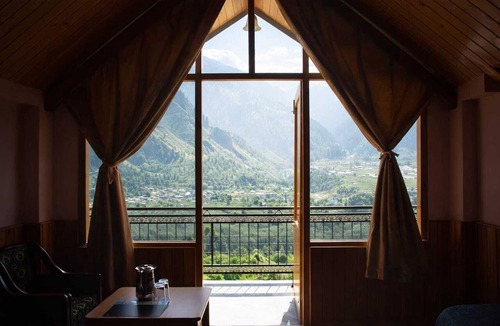 Simsa Village Cottage | Wooden cottage with kitchen in manali near mall road