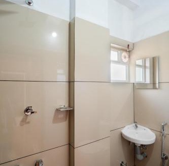 Kaloor Hotel | Yaad Inn