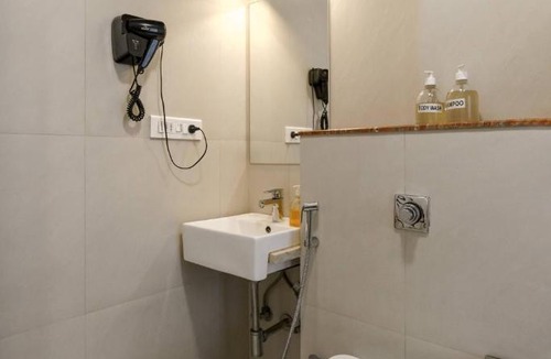 Khar House | Zen C - Private Room in Shared 3BHK