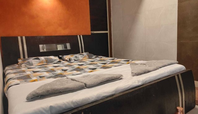 1 BHK, full appt, Next to Kokilaben Hospital, Versova Metro.