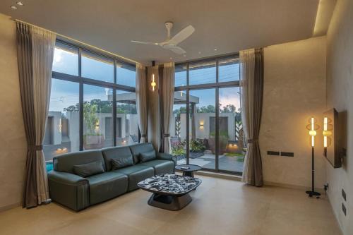 4BHK with pool Deshco Villa Myst Dawn, Lonavala